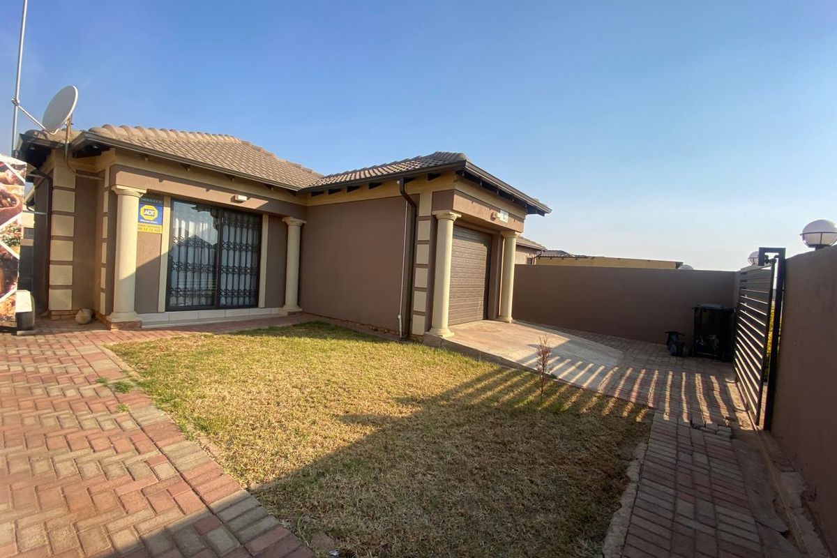 Three Bedroom Home for Rent - Photo 3
