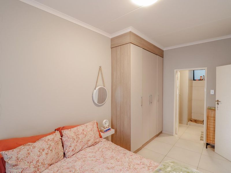2 Modern Bedroom Apartment In Midridge Park - Photo 9