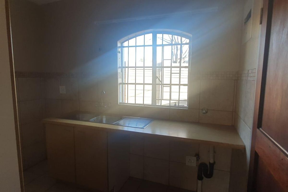 Beautiful Duplex For Sale in Erasmus Kloof! - Photo 3