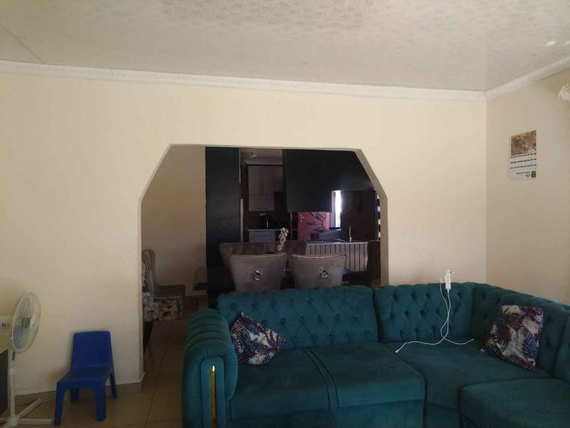 Spacious 3-Bed Home in Soshanguve VV EXT 4 – Near Schools & Shops - Photo 6