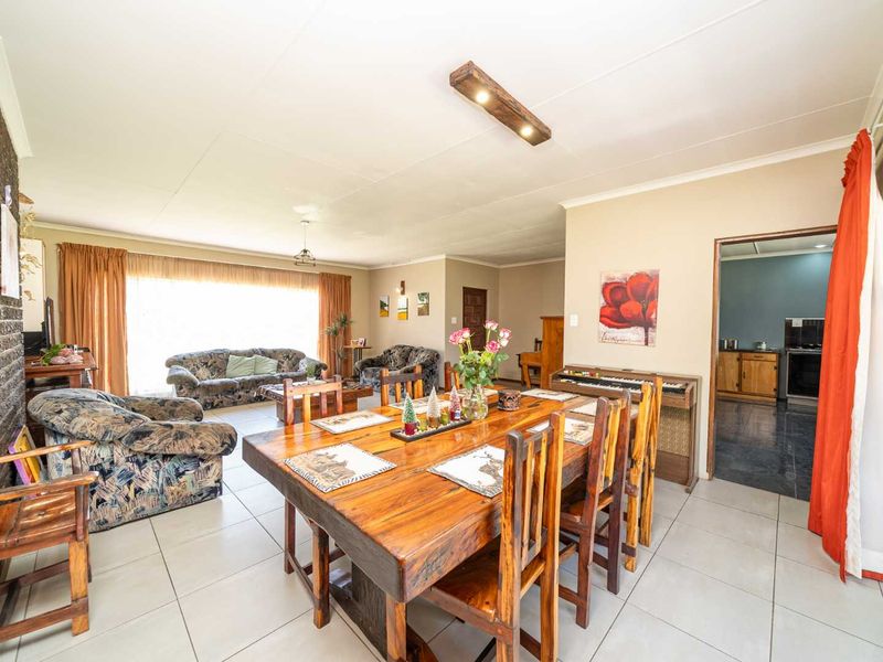 Spacious Family Home with Expansive Garden and Pool in Parkrand** - Photo 5