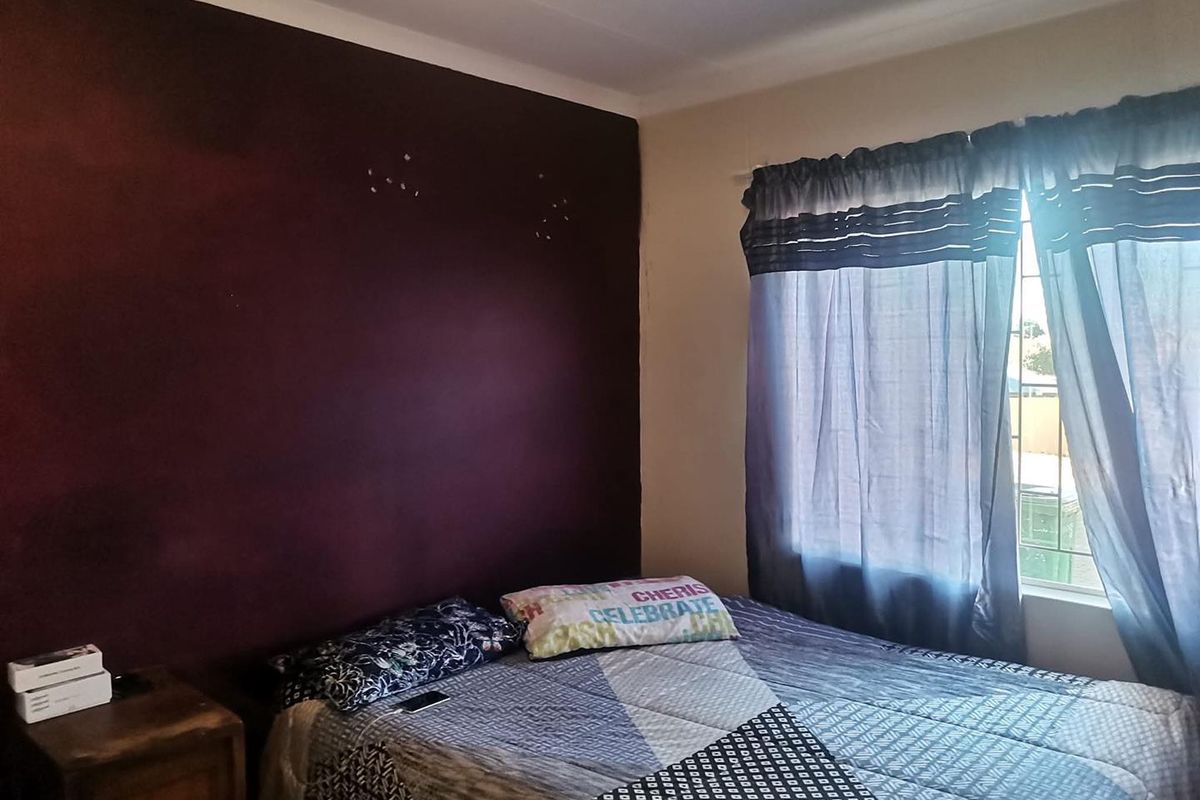Two-bedroom, one-bathroom townhouse for sale in Soweto - Photo 5