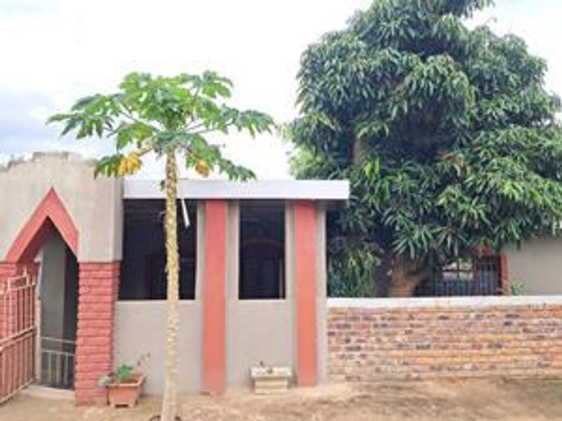 Two houses on stand for sale in central Nelspruit - Photo 2