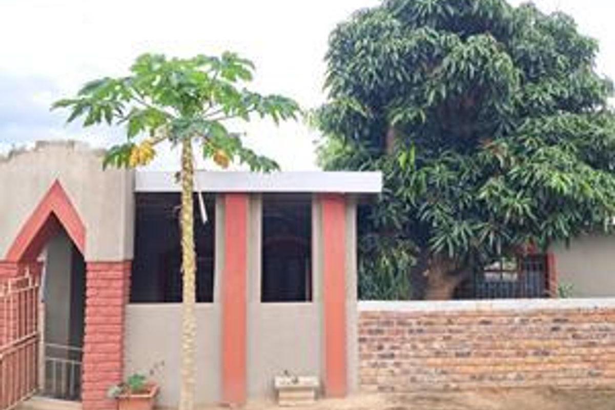 Two houses on stand for sale in central Nelspruit - Photo 2