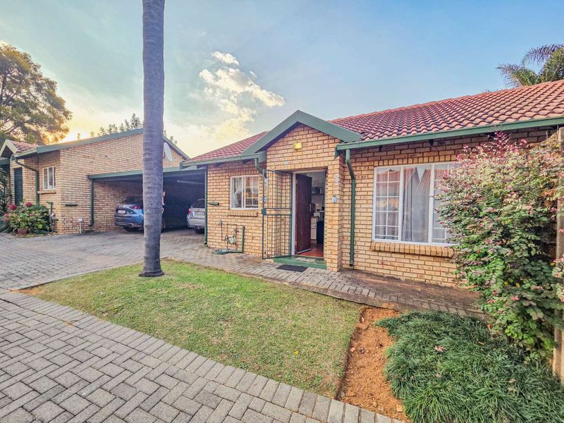 2 Bedroom Townhouse For Sale in Die Wilgers - Photo 1