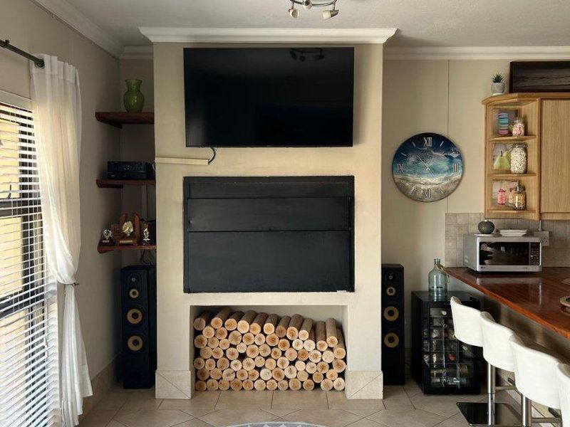 For Sale: Modern Double-Story Apartment at Dolphin Beach, Namibia - Photo 6