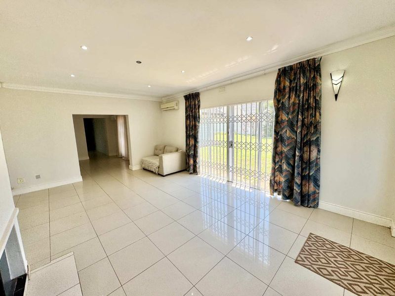 Hendra Estates - Modern Coastal Gem — Spacious Single-Level Home with Pool and Prime Beachside Location! - Photo 10