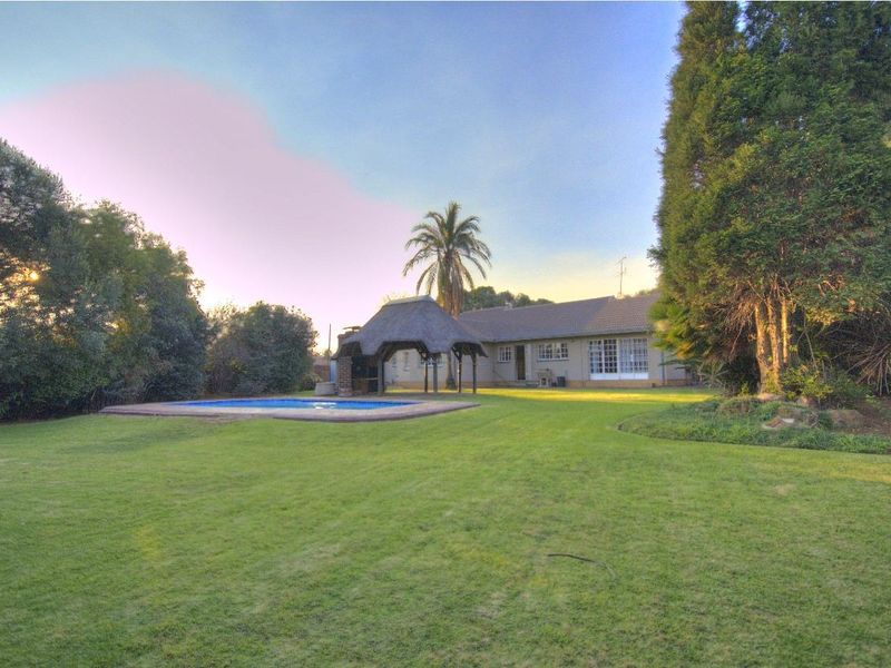 Immaculate Family home with offices in prime position! - Photo 2