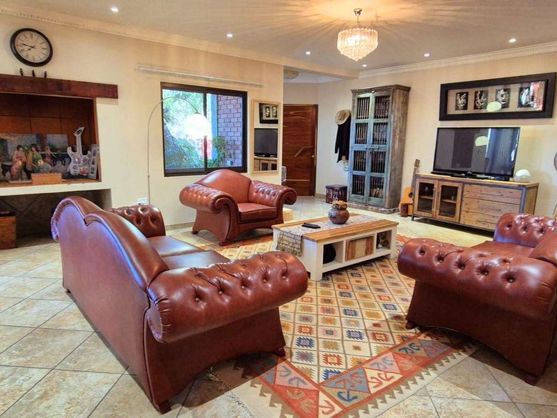 This property is perfect for a family looking for a spacious & modern home in a serene environment! - Photo 8