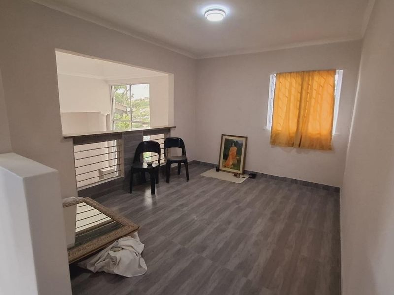 Charming 3-Bed Family Home in Silverglen with Parking and Garden - Photo 9