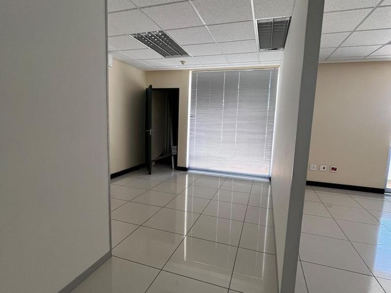 OFFICE SPACE TO LET IN AUSSPANPLATZ - Photo 7