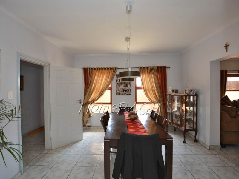 Fairway Estates:  HUGE 4 Bedr home with 1 Bedr flat for sale - Photo 9