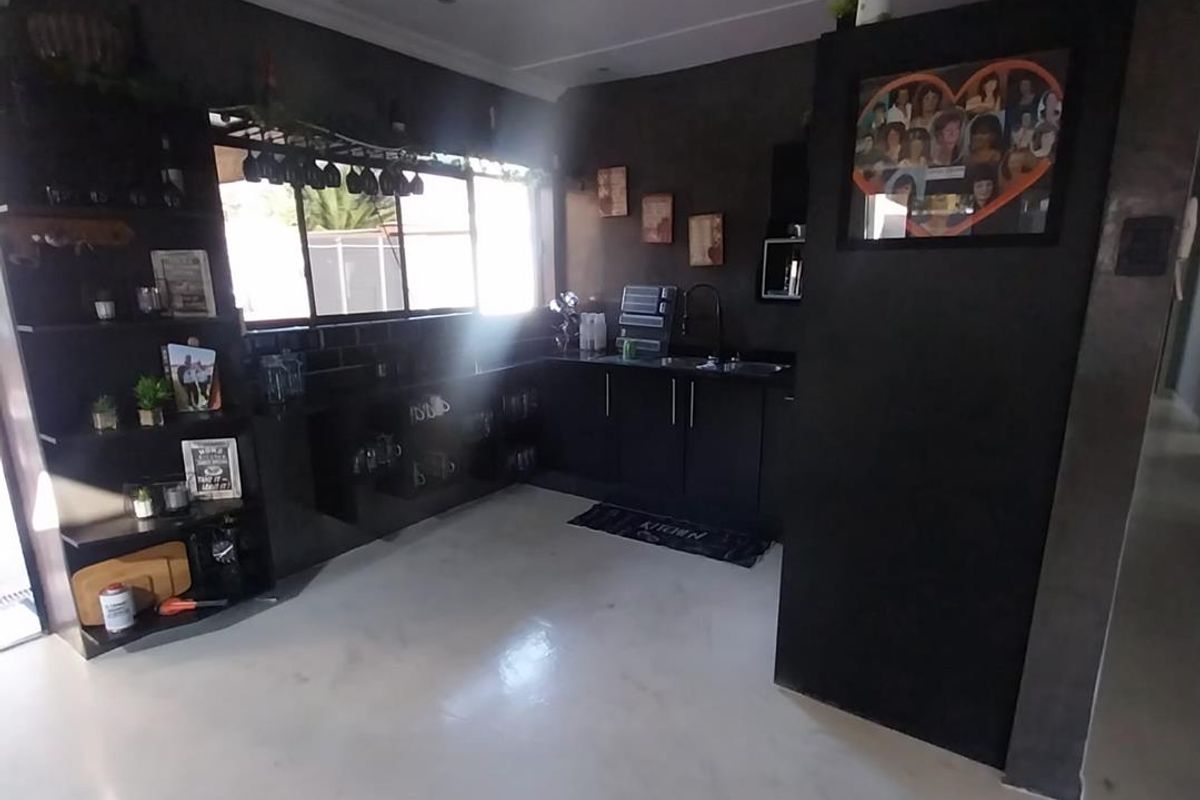 Explore Sophistication: 5-Bedroom Entertainment Escape! - Photo 5