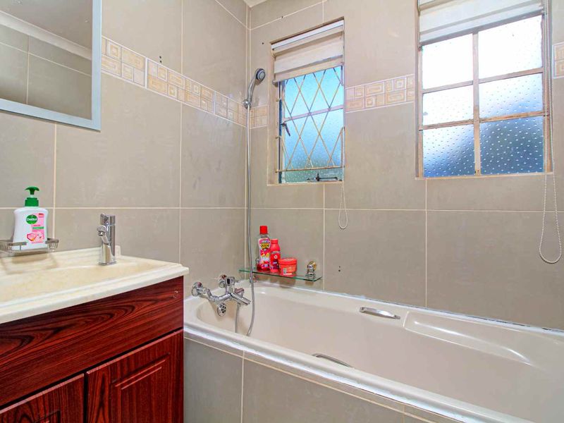 Perfect Family Home: Space, Style, & Solar Savings! - Photo 10