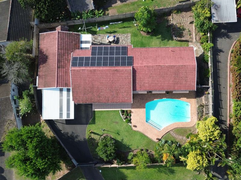Entertain in Style in Northdene – Spacious 6 Bedroom Family Home with Pool & Solar and  converted flatlet. - Photo 2