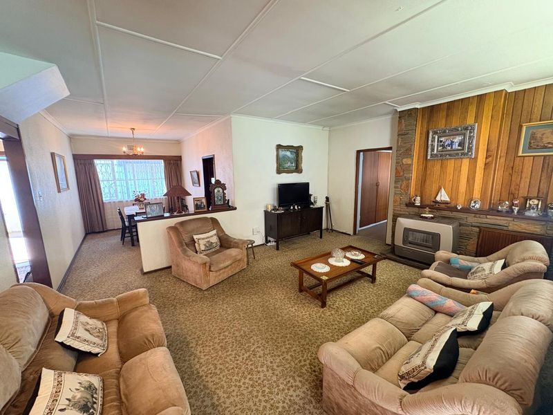 Secure suburban living - Photo 6