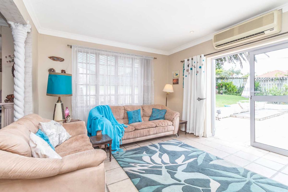 Charming Spacious Solid Family Home in Randpark Ridge - Photo 5