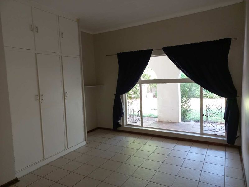 Lovely family home in a very popular area! - Photo 3