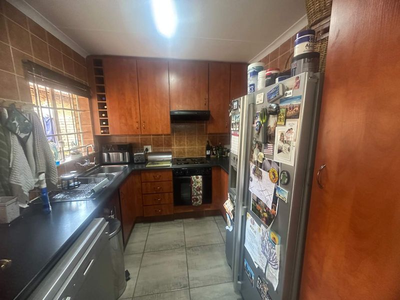 Charming 2 Bedroom Townhouse for Sale - Photo 10