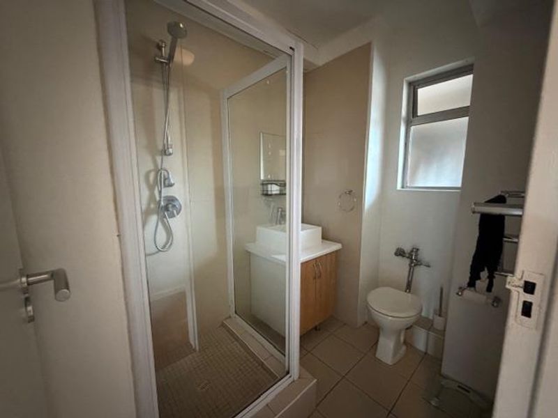 Comfy one bedroom in Central Sea Point - Photo 4