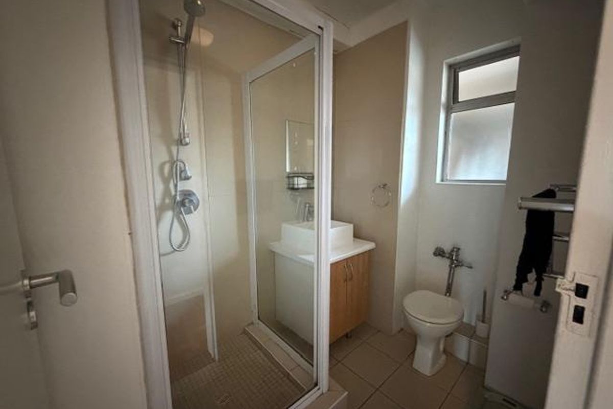 Comfy one bedroom in Central Sea Point - Photo 4