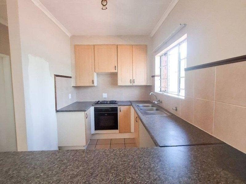 Charming 2-Bedroom Apartment in Windmill Complex, Mooikloof Ridge Estate - Photo 8