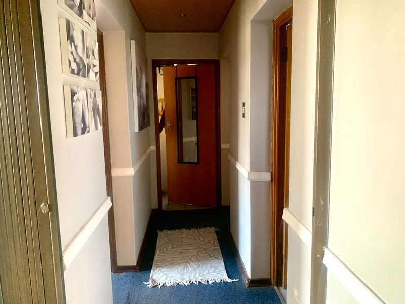 Spacious Smallholding with Family Home & newly Build Bachelor Flatlet – Southern Suburbs, Bloemfontein - Photo 6