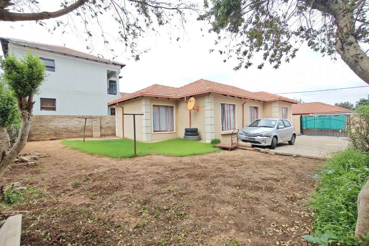 3 Bedroom House for Sale in Cosmo City - Photo 3