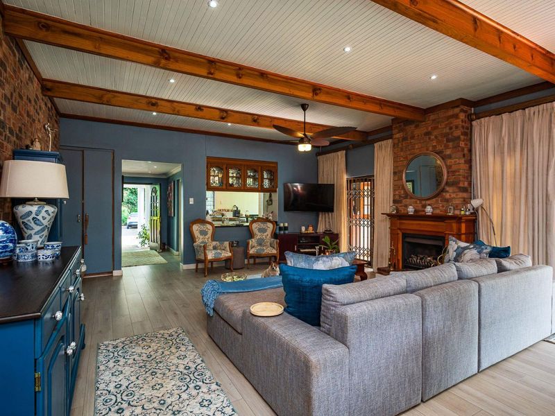 Private Estate – Three Unique Residences - Photo 5