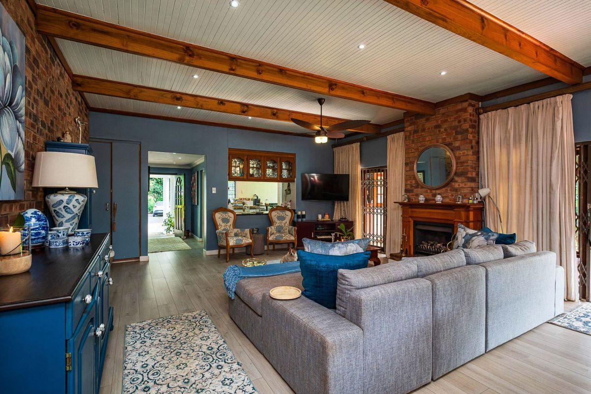 Private Estate – Three Unique Residences - Photo 5