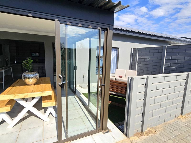 2 Bedroom  Apartment in Retirement Estate in Hartbeespoort - Photo 3