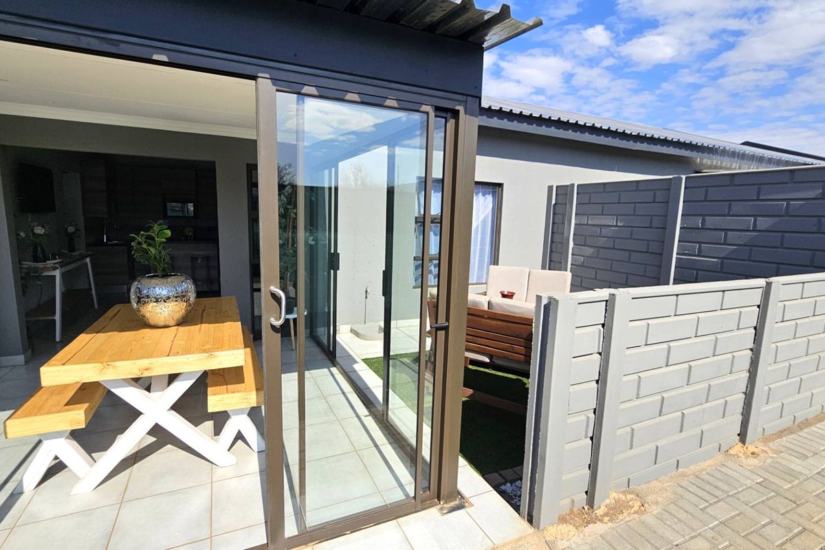 2 Bedroom  Apartment in Retirement Estate in Hartbeespoort - Photo 3