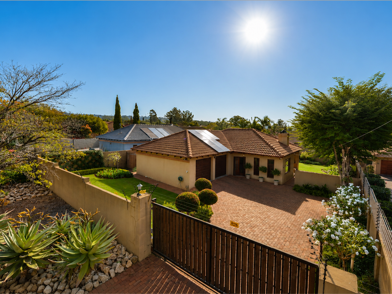Single-level three bedroom duet in quiet crescent - Moreleta Park - Photo 1