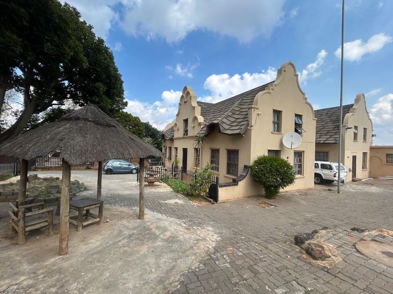14 Bedroom house in Laudium - Photo 6
