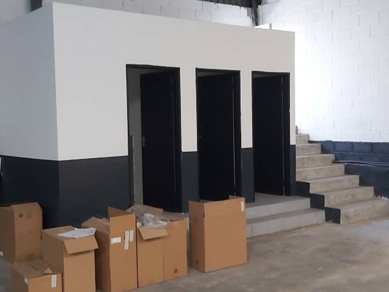 Warehouse/storage/distribution facility to let in Sidwell. - Photo 5