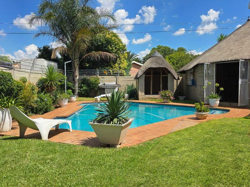 4 bedroom house for Sale in Brackendowns - Photo 3