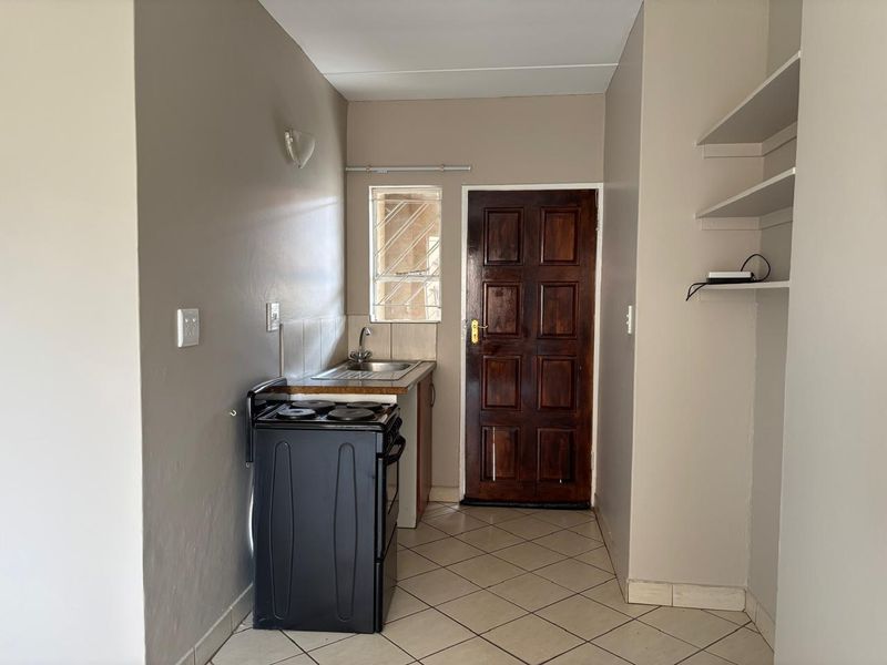 PRICED TO GO! 2 Bedroom 1 Bathroom Townhouse For sale in Protea Glen EXT 11 - Photo 9