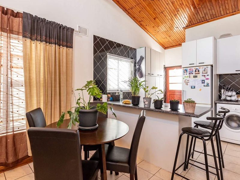 A Stunning Home Awaits... - Photo 3