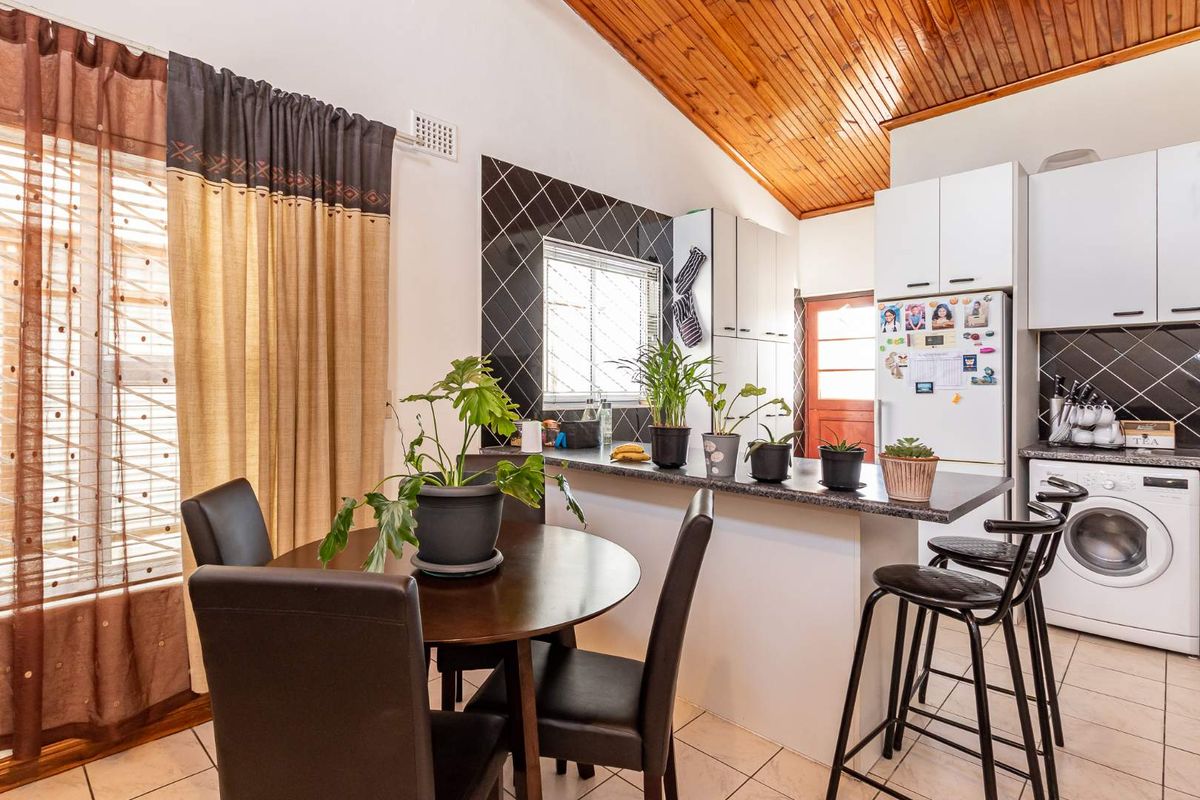 A Stunning Home Awaits... - Photo 3