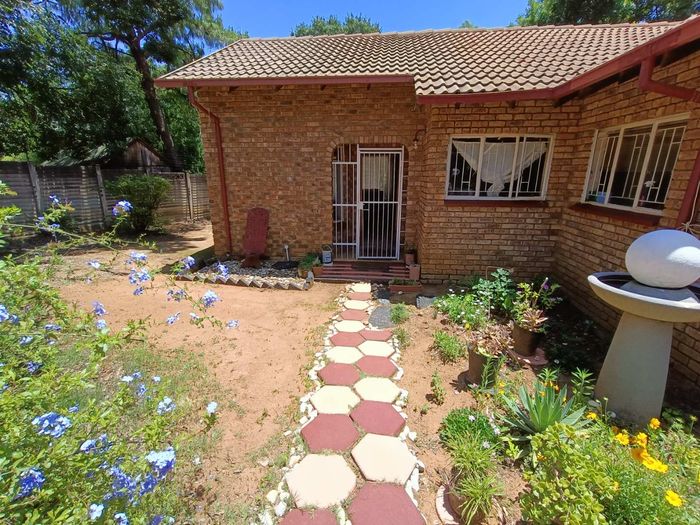 Property #2087589, House Pending Sale in The Reeds