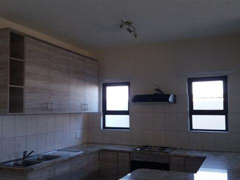 Modern Duplex Town House close to schools. - Photo 2