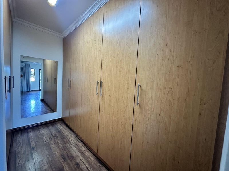 Very Secure 4 Bedroom Home For Rent In Morningside, Sandton - Photo 7