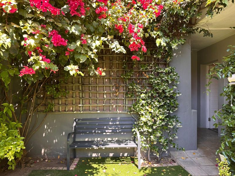 2 Bedroom Gem With Exclusive Garden - Photo 2