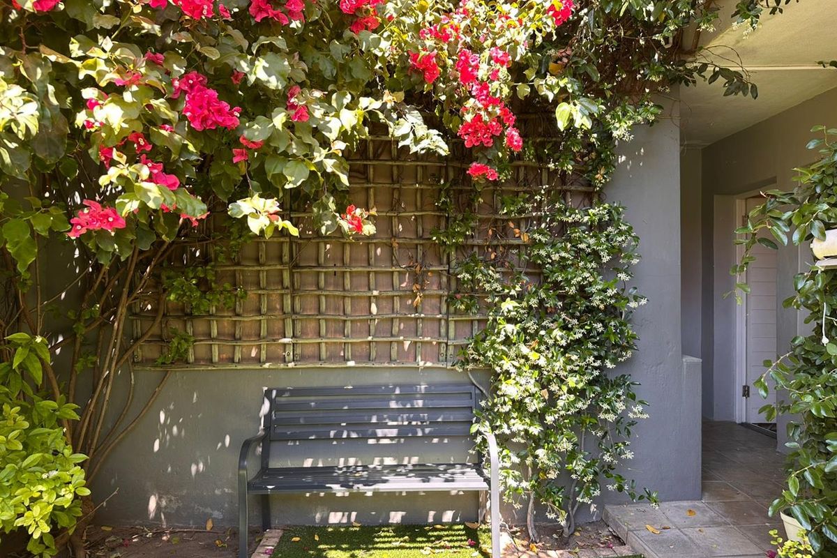 2 Bedroom Gem With Exclusive Garden - Photo 2