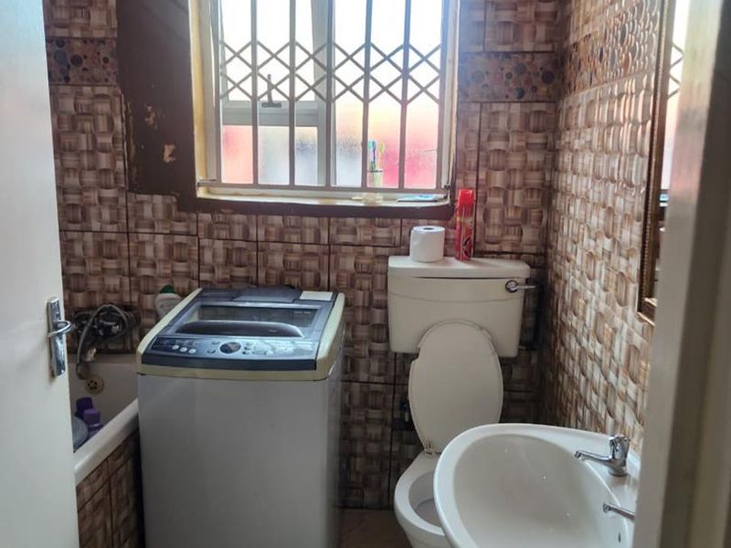 Family House for Sale in Mandela Park, Khayelitsha, Cape Town - Photo 3