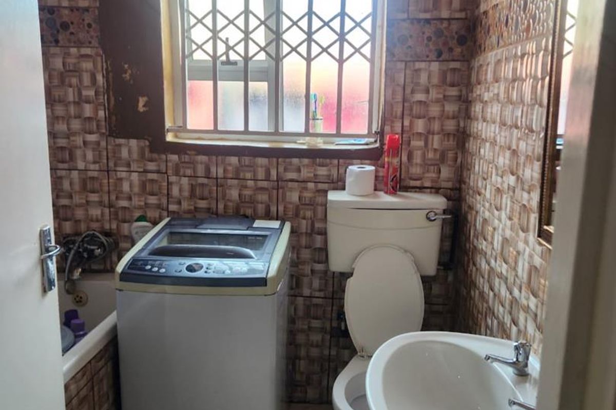 Family House for Sale in Mandela Park, Khayelitsha, Cape Town - Photo 3