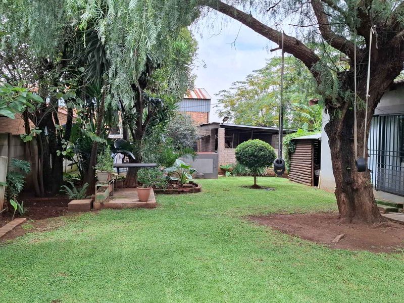 Modern Pet Friendly Home in Mayberry Park - Photo 2