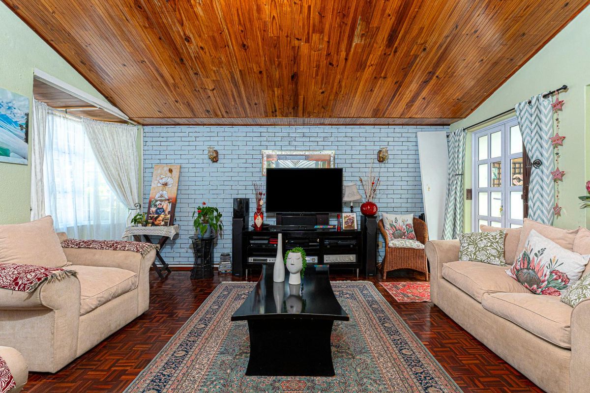 Charming 3-Bedroom Family Home in a Lovely, Quiet Pocket - Photo 4