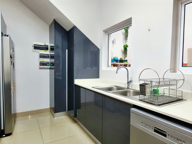 Substantial Three-Bedroom Townhouse with Sea Views in Ilala Ridge - Photo 9
