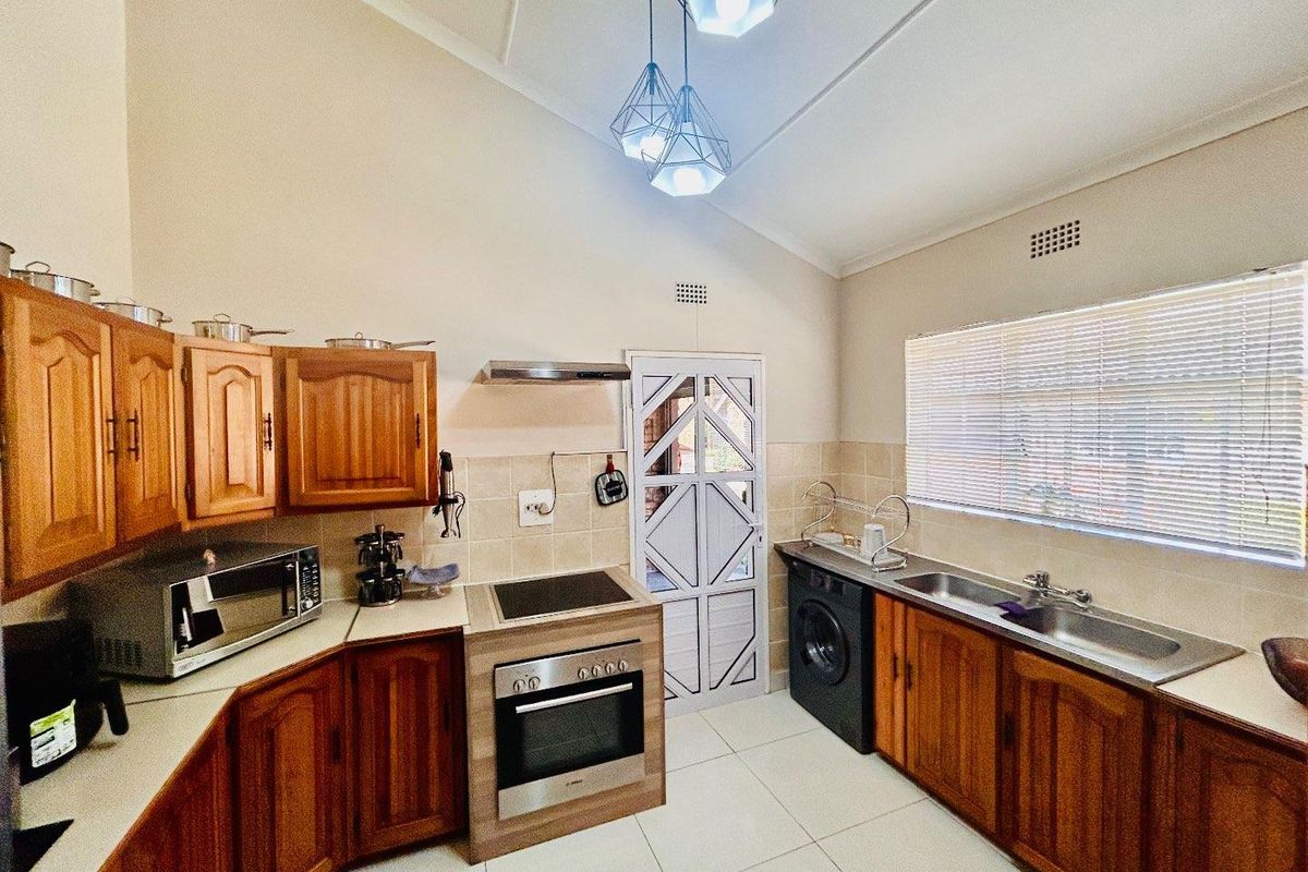 Beautiful newly renovated Townhouse for sale in the Centre of vryheid - Photo 4